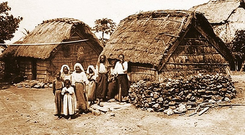 Ivatan women and children, early 20th century