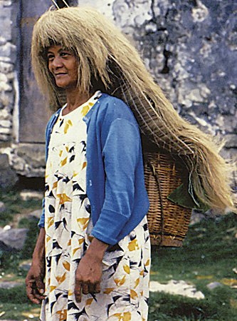 Ivatan woman wearing a vakul or traditional headgear, 1990 (CCP Collections)